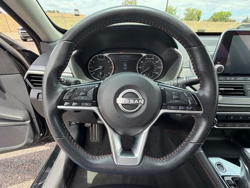 Used 2024 Nissan Altima 2.5 SR FWD image 9