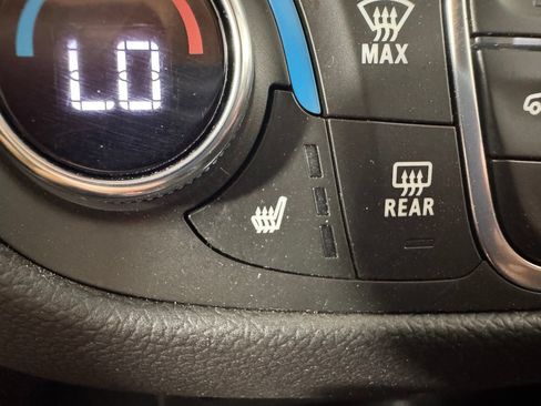 Used 2024 Chevrolet Equinox LT FWD image 23
