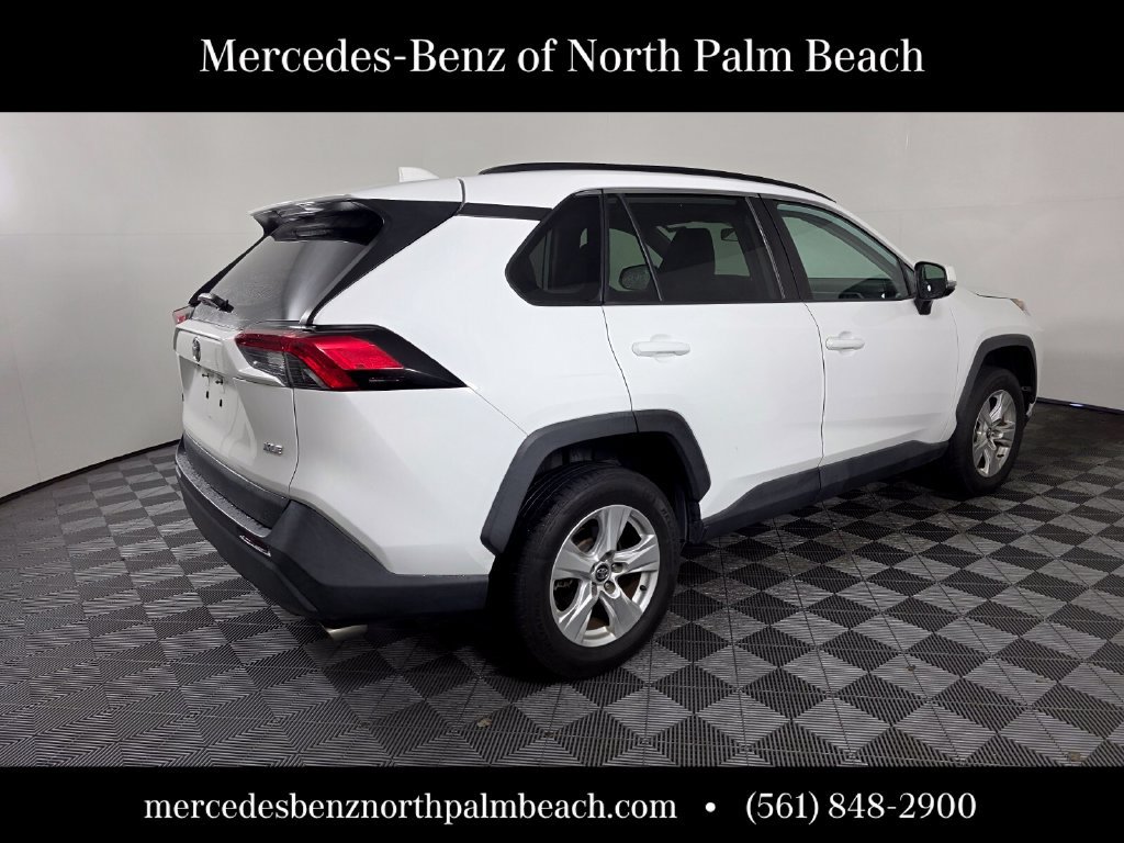 Used 2021 Toyota RAV4 XLE w/ Convenience Package FWD image 6