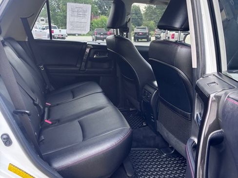 Used 2018 Toyota 4Runner SR5 AWD/4WD image 12