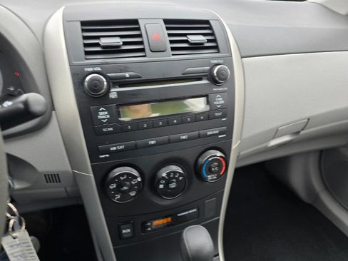 Used 2010 Toyota Corolla LE image 14