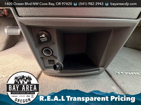 Used 2008 Chrysler Town & Country Limited w/ Flexible Seating Group FWD image 25