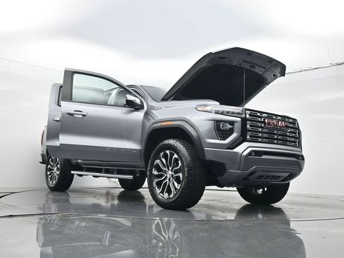 Used 2025 GMC Canyon Denali AWD/4WD image 29
