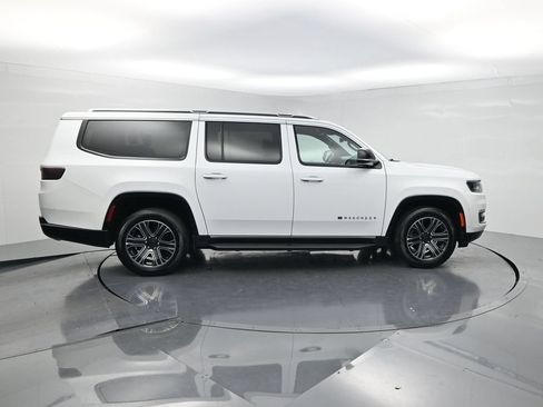 Used 2024 Jeep Wagoneer L Series II RWD image 4