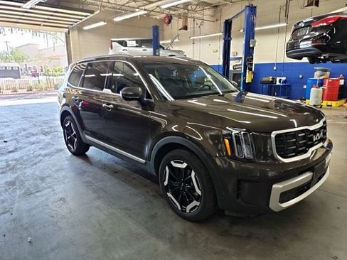 Certified 2025 Kia Telluride S AWD/4WD image 4