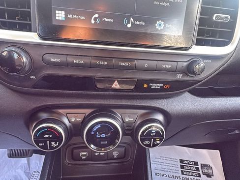 Used 2023 Hyundai Venue SEL FWD image 20