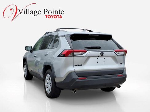Used 2019 Toyota RAV4 LE w/ Carpet Mat Package AWD/4WD image 4
