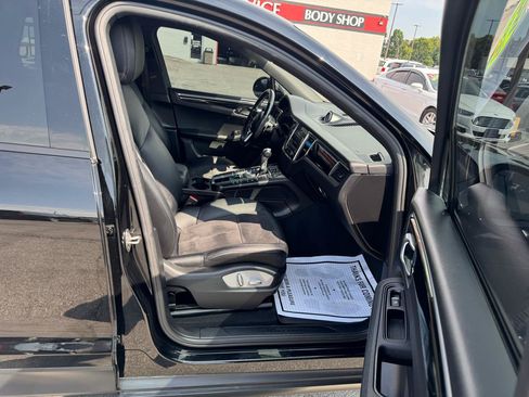Used 2018 Porsche Macan AWD/4WD image 9