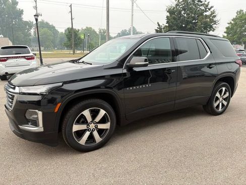 Used 2023 Chevrolet Traverse LT w/ LT Premium Package AWD/4WD image 7