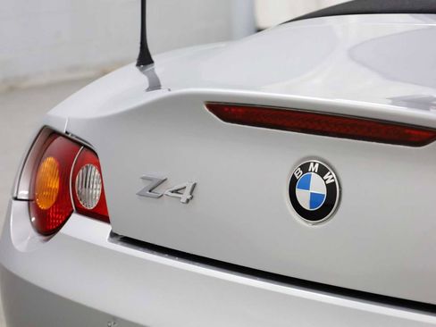 Used 2003 BMW Z4 2.5i image 8