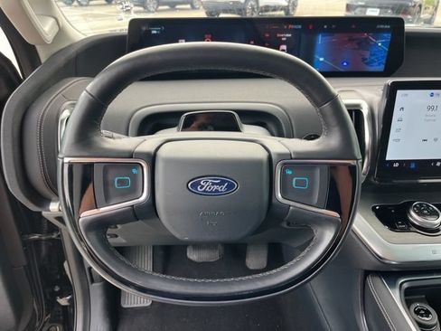 Used 2025 Ford Expedition Platinum AWD/4WD image 20