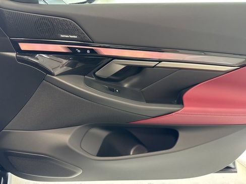 Used 2025 BMW i5 xDrive40 w/ Premium Package image 53