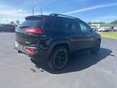 Used 2017 Jeep Cherokee Trailhawk w/ Comfort & Convenience Group AWD/4WD image 3