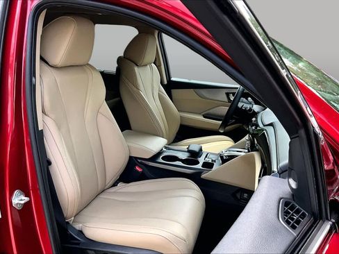 Certified 2023 Acura MDX FWD w/ Technology Package image 9