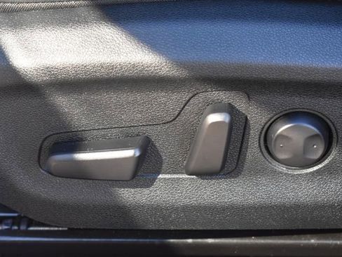 Used 2022 Kia Niro EX image 19