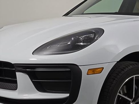 Certified 2025 Porsche Macan image 11