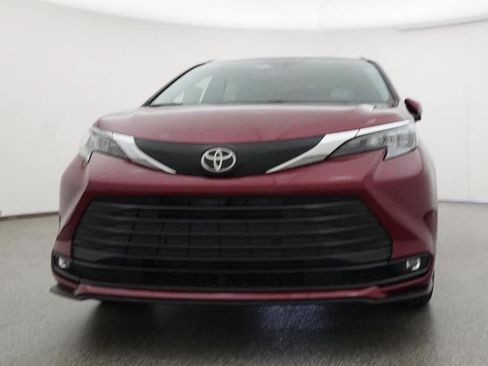 New 2026 Toyota Sienna XLE FWD image 31