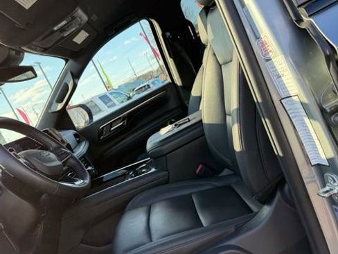 Used 2025 Chevrolet Suburban Z71 image 12