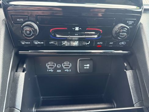 Used 2025 Jeep Grand Cherokee L Laredo AWD/4WD image 22
