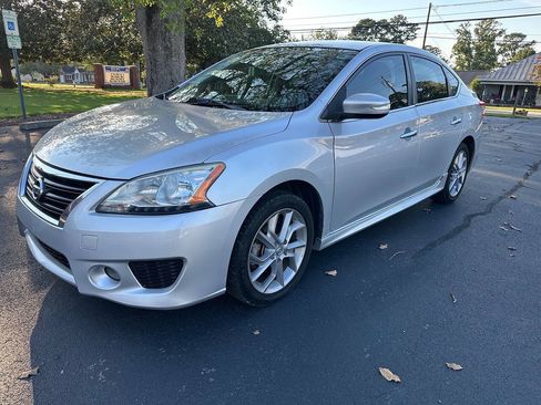 Used 2015 Nissan Sentra SR FWD image 2