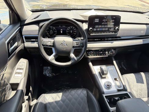 Used 2024 Mitsubishi Outlander 4WD Plug-In Hybrid image 8