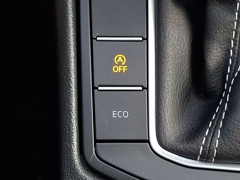 Used 2025 Volkswagen Jetta SE FWD image 26
