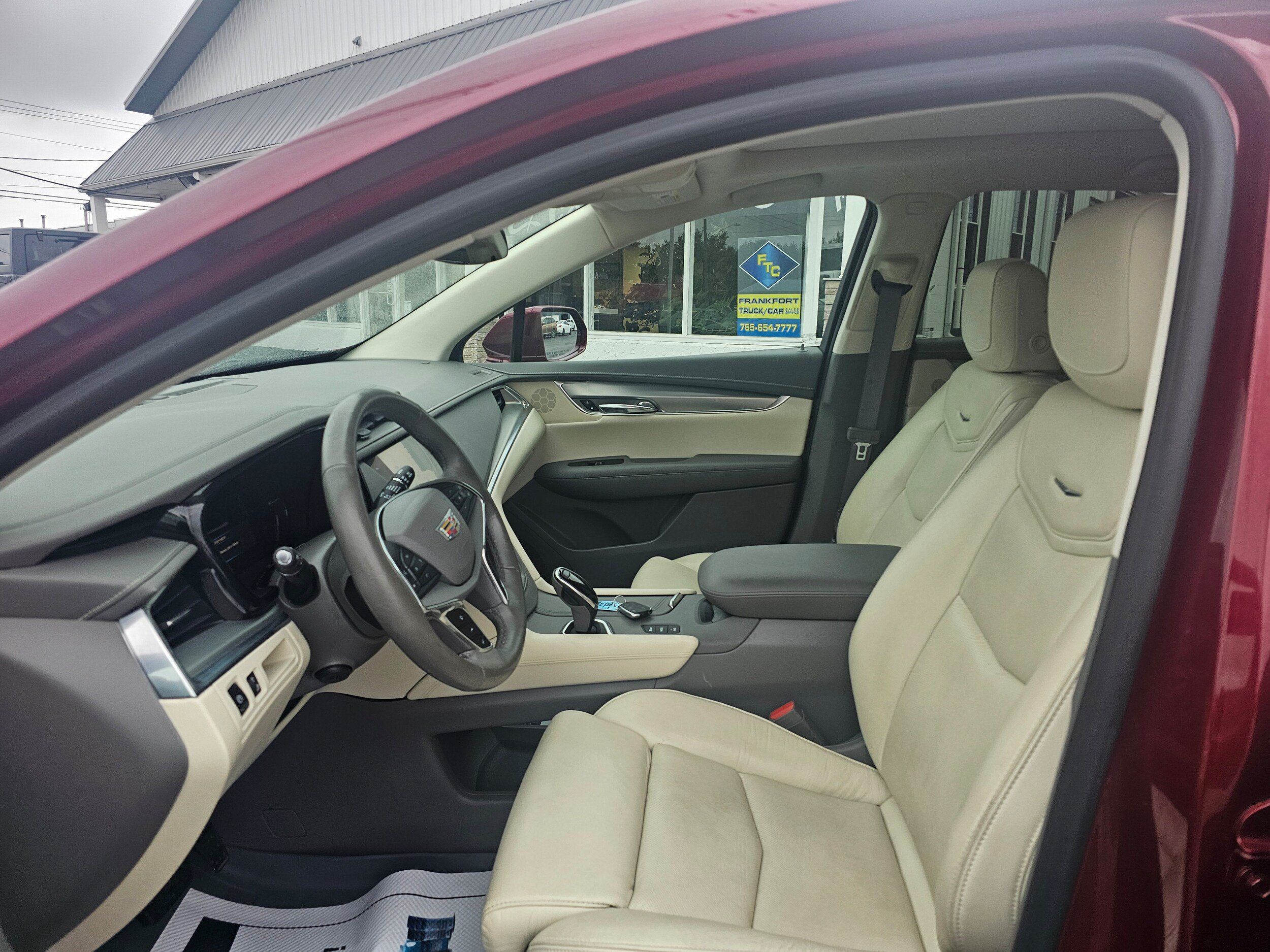 Used 2017 Cadillac XT5 Luxury w/ Driver Awareness Package AWD/4WD image 12