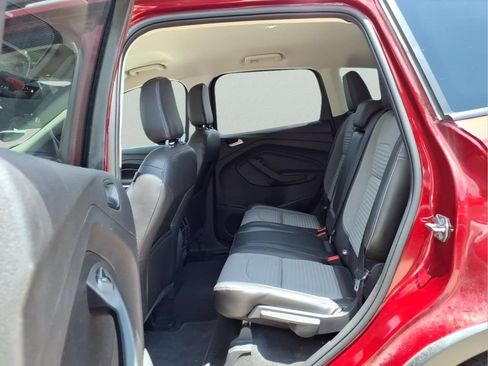 Used 2018 Ford Escape SE w/ SE Sport Appearance Package FWD image 19