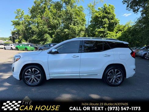 Used 2020 GMC Terrain Denali w/ Denali Premium Package FWD image 3