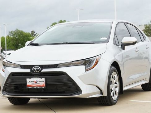 Used 2026 Toyota Corolla LE image 4