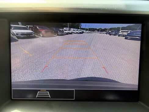 Used 2023 GMC Acadia SLE w/ Elevation Edition FWD image 18
