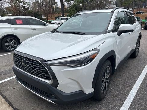 Used 2022 Toyota Corolla Cross XLE w/ Convenience Package image 8