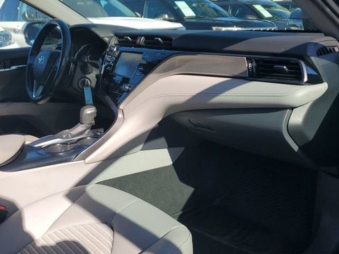 Used 2019 Toyota Camry SE image 10
