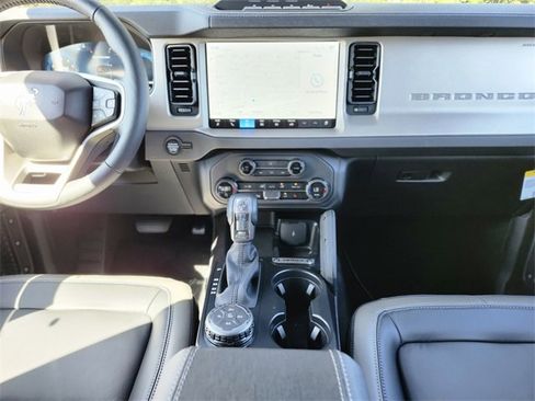 New 2025 Ford Bronco Outer Banks w/ Sasquatch Package image 14