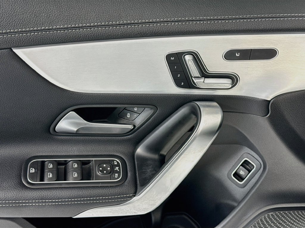 Used 2023 Mercedes-Benz CLA 250 image 23