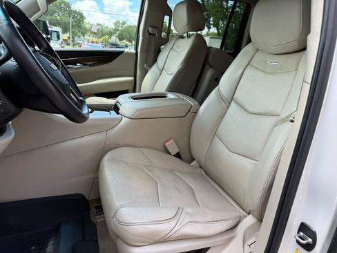Used 2018 Cadillac Escalade ESV Luxury RWD image 24