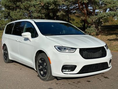 Used 2022 Chrysler Pacifica Touring-L w/ S Appearance Package