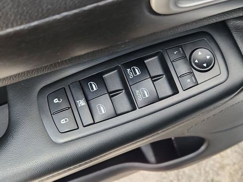 Used 2018 Jeep Grand Cherokee Laredo RWD image 22
