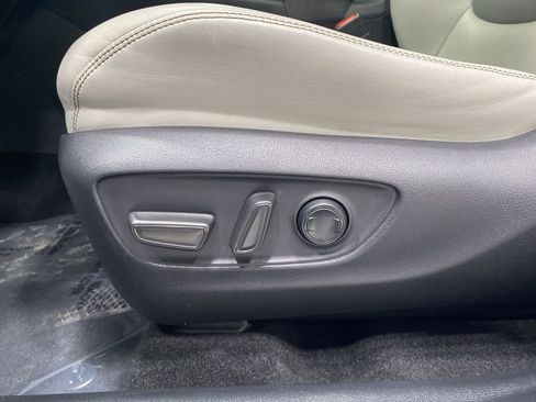 Used 2019 Toyota RAV4 Limited w/ Cold Weather Package AWD/4WD image 12