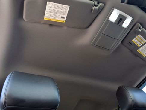 Used 2012 Ford F150 Lariat w/ Lariat Chrome Pkg image 24