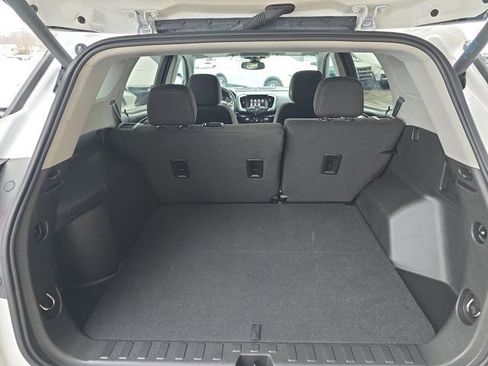 Used 2024 GMC Terrain SLE w/ Driver Convenience Package image 14