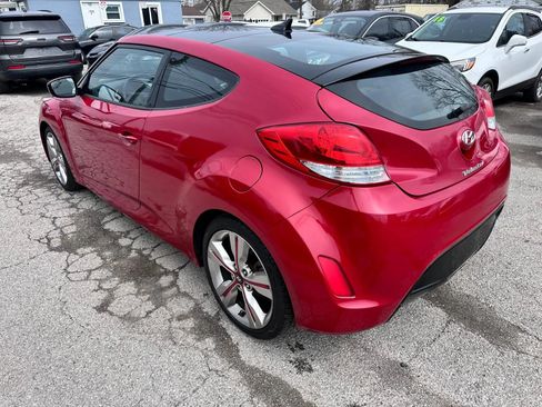Used 2017 Hyundai Veloster Value Edition FWD image 3
