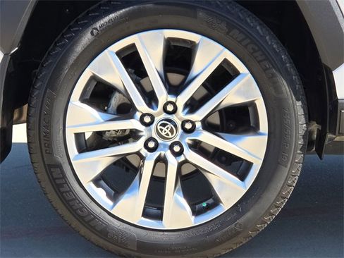 Used 2024 Toyota RAV4 XLE Premium image 9