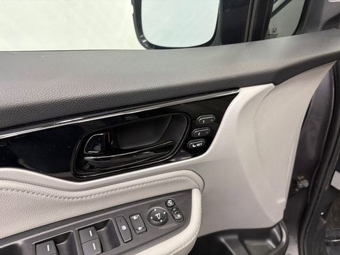 Used 2019 Honda Odyssey Elite image 12