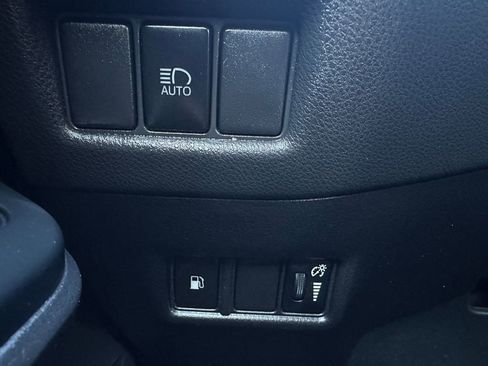 Used 2020 Toyota C-HR LE image 21