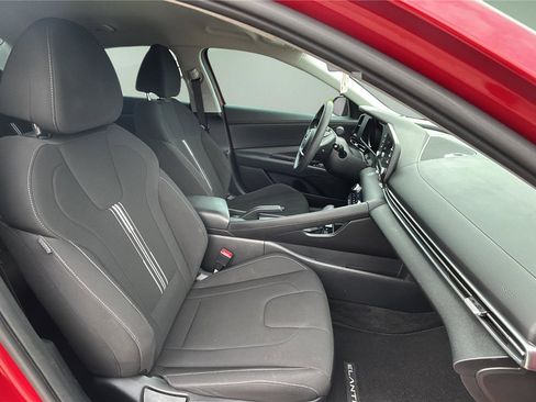 Used 2022 Hyundai Elantra SEL image 11