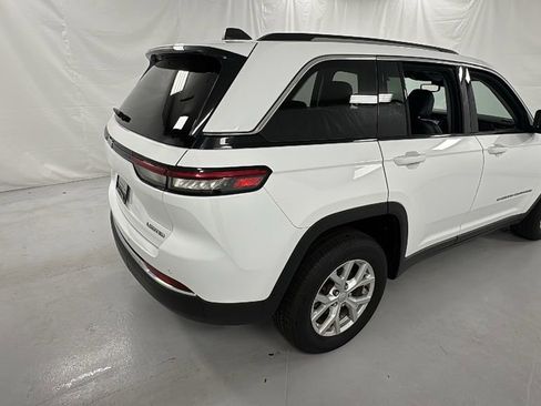 Used 2024 Jeep Grand Cherokee Limited image 3