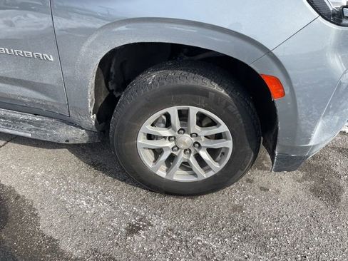 Used 2023 Chevrolet Suburban LT image 3