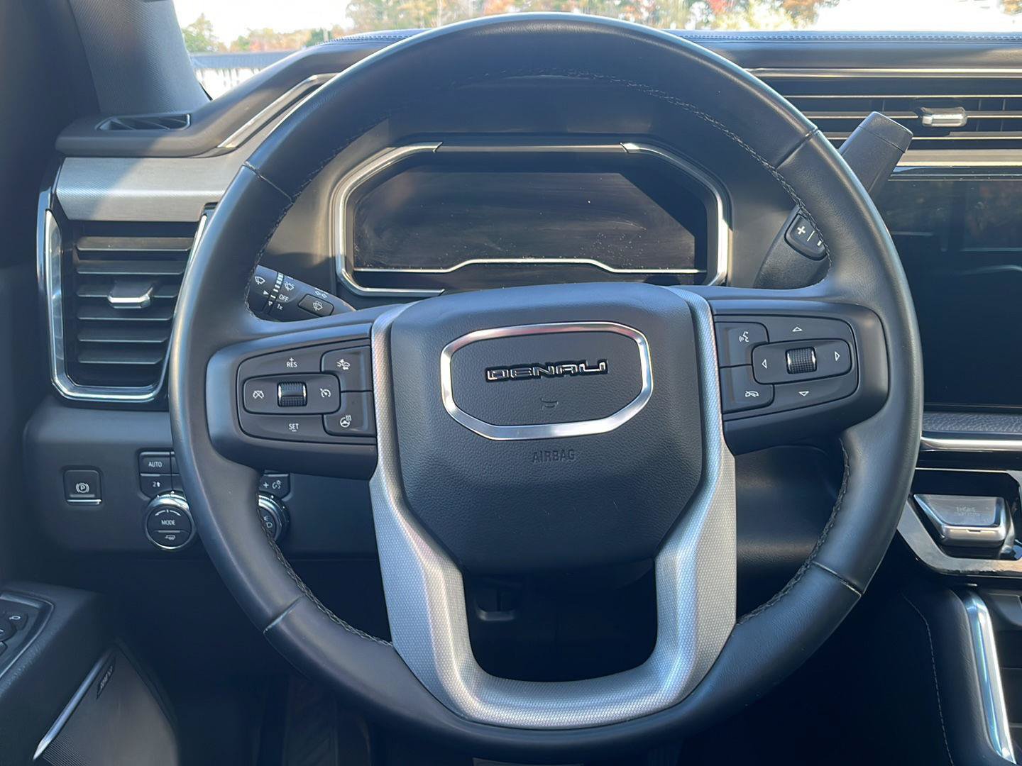 Used 2024 GMC Sierra 2500 Denali w/ Denali Reserve Package AWD/4WD image 18
