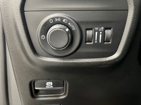 Used 2023 Jeep Grand Cherokee L Laredo image 46